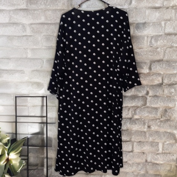 🌹LULAROE BLACK/WHITE DOTTED LONG RUFFLE FRONT KIMONO - Picture 6 of 7